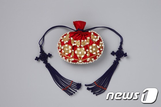  진주두루주머니(珍珠狹囊), 20세기 초, 중요민속문화재 제265호 © News1