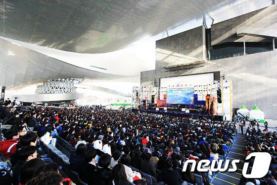 엔씨소프트가 지난해 부산에서 개최한 e스포츠 '2014 한중 블소 최강자전' 모습. © News1