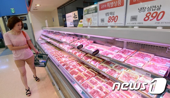 대형마트 고기 코너./뉴스1 © News1 신웅수 기자