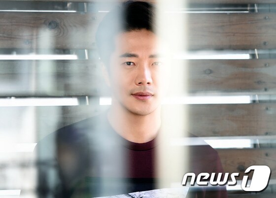 배우 권상우가 최근 서울 종로구 삼청동의 한 카페에서 진행된 인터뷰에서 자신의 연기 방향성에 대해 고민했던 지난 날을 돌이켰다. © News1star / 권현진 기자