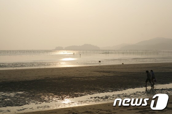 신안 증도 짱뚱어 해수욕장의 해질무렵 풍경 © News1