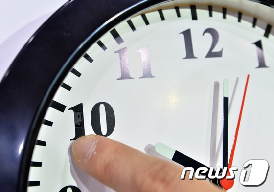  시계 속에 숨겨진 몰래카메라. © News1 신웅수 기자