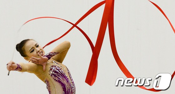 '리듬체조 요정' 손연재(22·연세대)가 2016 리우 올림픽에서 한국 리듬체조 사상 최초로 올림픽 메달리스트에 도전한다. © News1 허경 기자