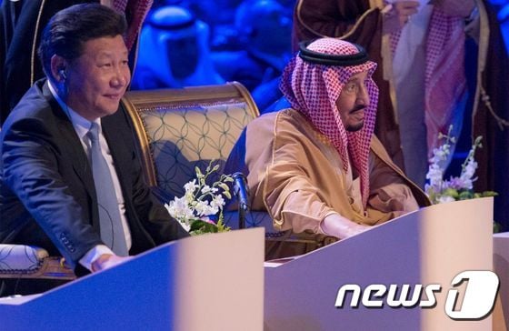 시진핑 중국 국가주석과 살만 빈 압둘아지즈 사우디 아라비아 국왕 © AFP=뉴스1 