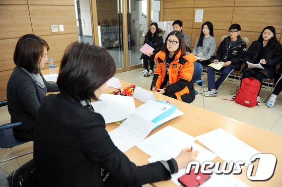 대구의 한 고교생이 대입 모의면접을 진행하고 있다./뉴스1 © News1 이종현 기자