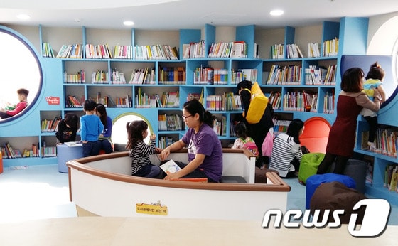 중구 육아종합지원센터 도서실. © News1