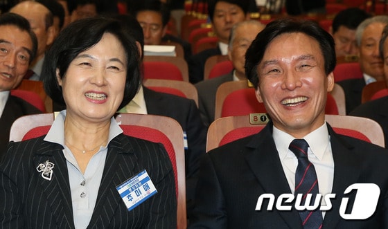 추미애 더불어민주당 대표와 김민석  전 의원. . 2016.10.19/뉴스1 © News1 허경 기자