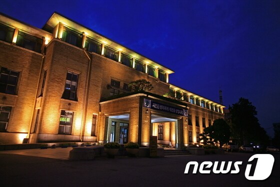 경관조명이 설치된 대전 근현대사전시관 전경© News1