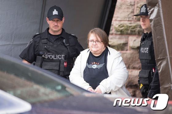 캐나다 요양원에서 노인 8명을 살해한 혐의로 체포된 전직 간호사 엘리자베스 웨틀라우퍼. © AFP=뉴스1