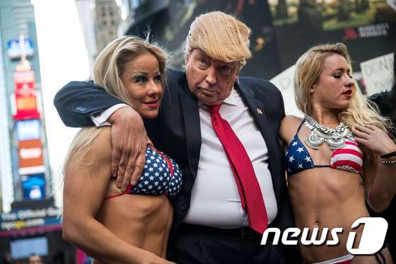 [사진] 행복한 가짜 트럼프