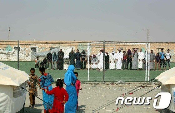 IS의 이라크 거점 모술 탈환전이 본격 진행되면서 이 지역에서 온 피난민이 시리아 하사케의 유엔 난민텐트촌에 몰려들고 있다. © AFP=뉴스1