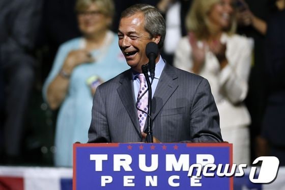 나이절 패라지 전 영국독립당 대표는 지난 8월 24일 미시시피에서 개최된 도널드 트럼프 공화당 대통령후보 선거 유세에 참여했다. © AFP=뉴스1