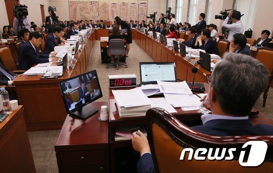 국회 교문위, 최순실 증인 신청 관련 대체토론