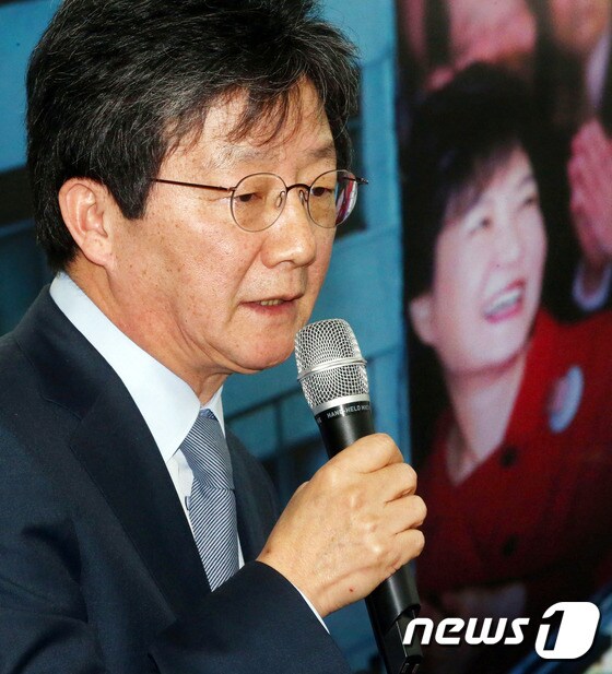 유승민 의원 '박 대통령 나라를 위한 결단 촉구'