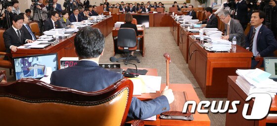 국회 법사위 '최순실 특검법' 진통