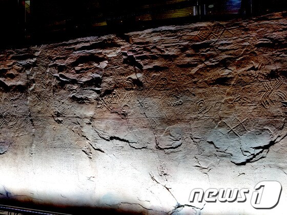 암각화박물관에 전시된 천전리각석의 실물 모형. © News1 이상문 기자