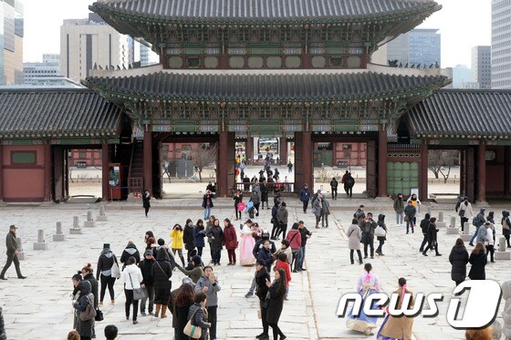 해외 관광객들의 서울 여행 필수 코스로 꼽는 서울 종로구 경복궁 모습. © News1 