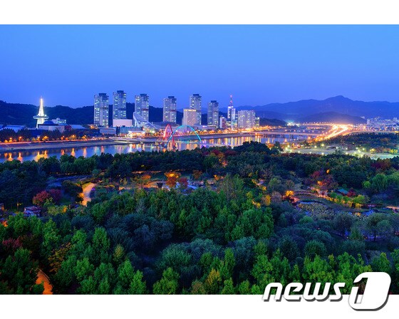 대전 서구 도심의 한가운데 조성된 한밭수목원© News1