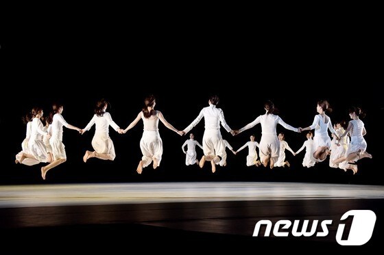 '춤의 연대기' 중 '강가앙수울래애' 공연장면 (사진=국립현대무용단)