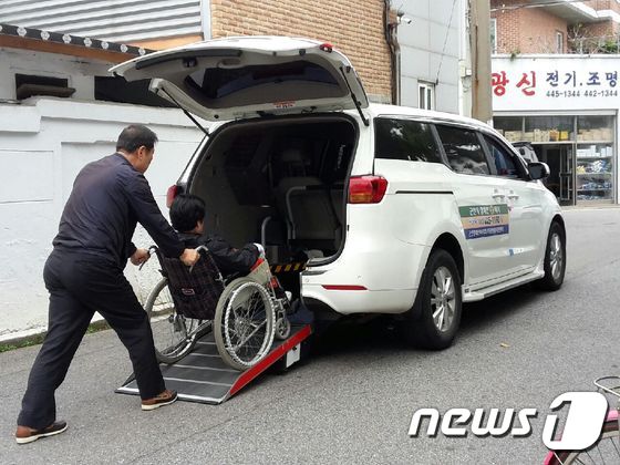 장애인들의 이동편의를 위해 운영되고 있는 장애인 콜택시.© News1 DB