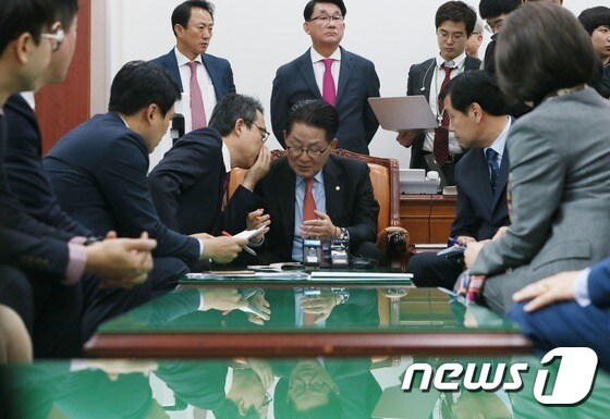 '朴 대통령 담화' 논의하는 국민의당