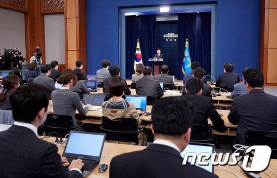 박근혜 대통령 '거듭 사과'