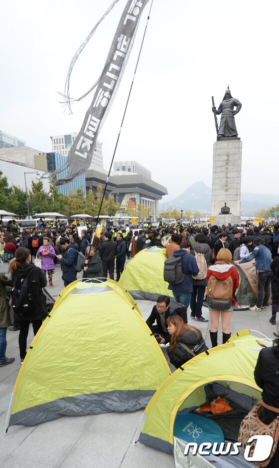 '박근혜 퇴진 요구 광화문 텐트 농성'