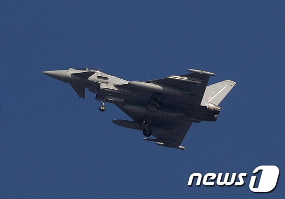 영국 공군 타이푼 전투기 (사진공동쥐재단) 2016.11.8/뉴스1 © News1 사진공동취재단