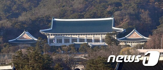 박근혜 대통령 국회탄핵 가결이후 첫 주말집회가 열리고 있는 10일 청와대에 적막감이 흐르고 있다./2016.12.10/뉴스1 © News1 사진공동취재단