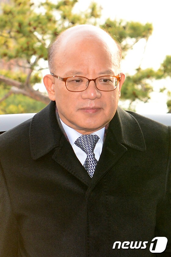 출근하는 박한철 헌법재판소장 '무표정한 얼굴'
