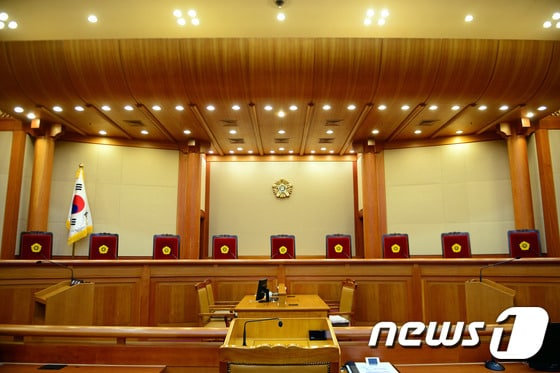 박근혜 대통령의 운명이 결정될 헌법재판소 대심판정의 재판관석 모습. © News1 이광호 기자