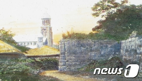 1914년 전동성당 건축 이후 전주부성 성벽 잔존 사진/뉴스1 DB