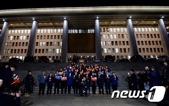 박 대통령 탄핵 촉구하는 민주당 의원들