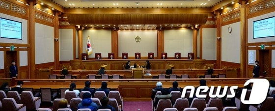 박한철 헌법재판소장과 헌법재판관들/뉴스1 © News1 박정호 기자