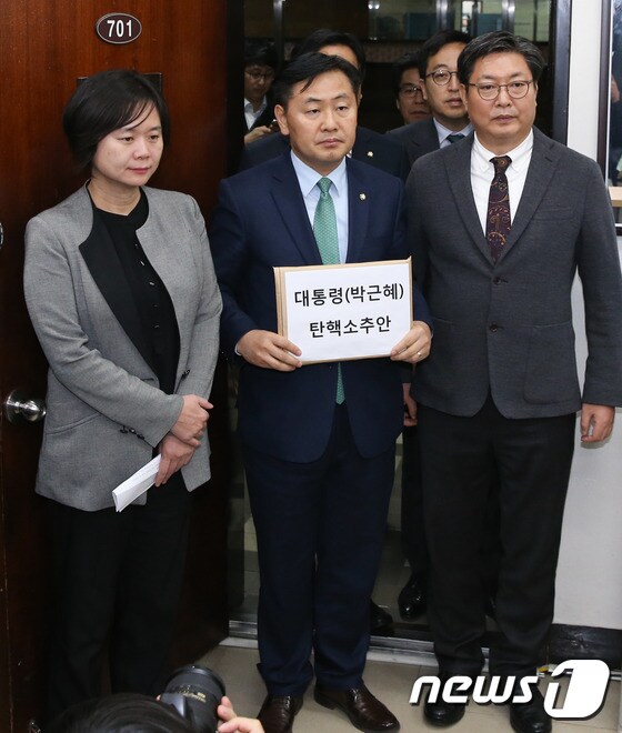 야3당, 박근혜 대통령 탄핵소추안 발의…9일 표결 예정