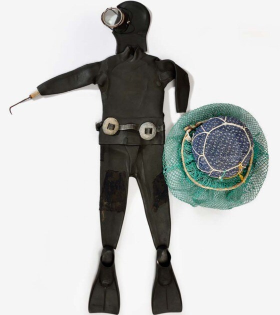 안도인 해녀(1926~2004)의 고무옷과 물질 도구(문화재청 제공)
