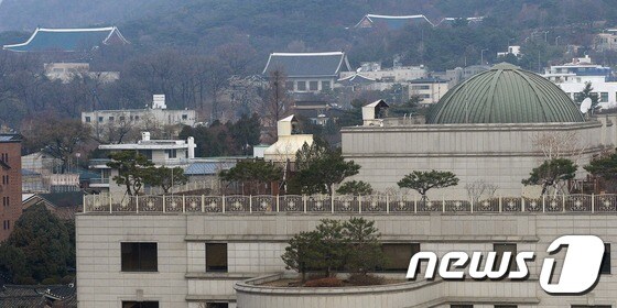 서울 종로구 헌법재판소 뒤편으로 보이는 청와대. /뉴스1 © News1 오대일 기자