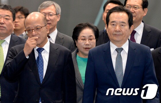탄핵 표결 앞두고 만난 헌재소장·국회의장