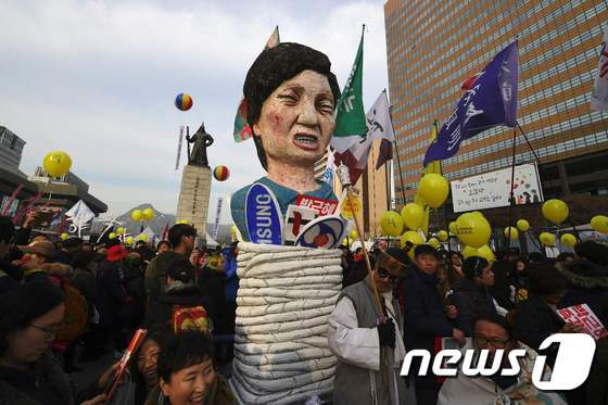 3일 서울 광화문 광장에서 벌어진 박근혜 대통령 퇴진 요구 시위 현장. © AFP=뉴스1