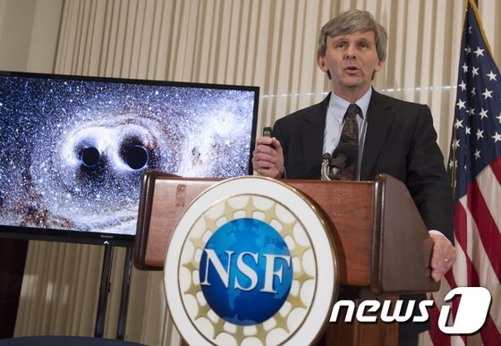 미국의 국립과학재단(NSF)과 레이저 간섭계 중력파 관측소(LIGO) 연구팀이 11일(현지시간) 알베르트 아인슈타인이 주장한 중력파를 처음으로 직접 탐지하는 데 성공했다고 밝혔다. © AFP=뉴스1
