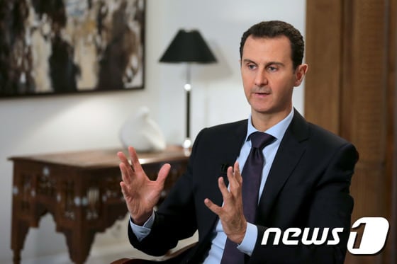 바샤르 알 아사드 시리아 대통령이 AFP통신과 인터뷰를 하고 있다. ©AFP=뉴스1