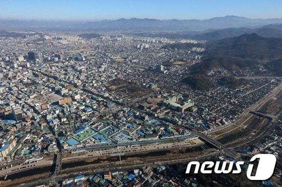 전북 전주 한옥마을과 남부시장을 중심으로 구도심이 펼쳐져 있다. /뉴스1