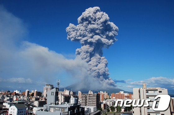 2013년 8월 분출 당시 사쿠라지마 화산. © AFP=뉴스1