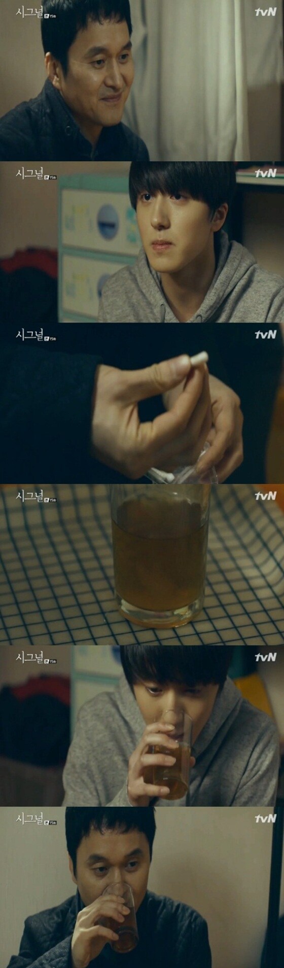 '시그널' 장현성이 찬희의 컵에 약을 탔다. © News1star/ tvN 방송화면 캡처