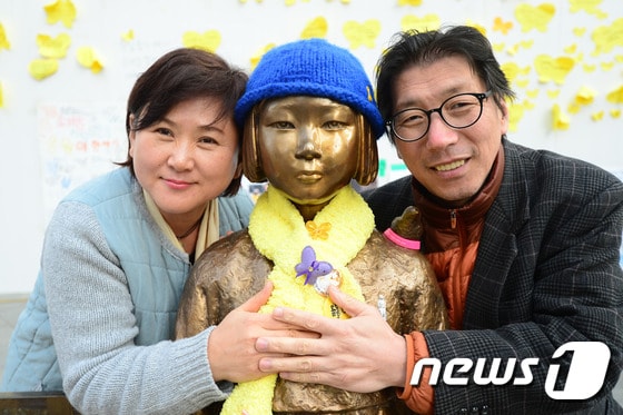 소녀상 조각가 김서경(왼쪽), 김운성 부부./뉴스1 © News1 임세영 기자