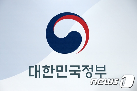 옳 3월15일 오전 서울 세종로 정부서울청사에서 공개된 대한민국 정부상징 디자인.. © News1 안은나 기자