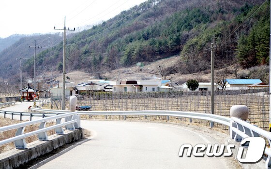 경북 청송 농약소주 사건이 발생했던 마을 입구/뉴스1 DB © News1