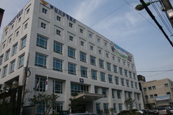부산 사상경찰서는 예식장에서 축의금을 내지 않고 현금을 받아 챙긴 혐의(절도)로 A씨(49)등 5명을 불구속 입건했다고 24일 밝혔다. © News1