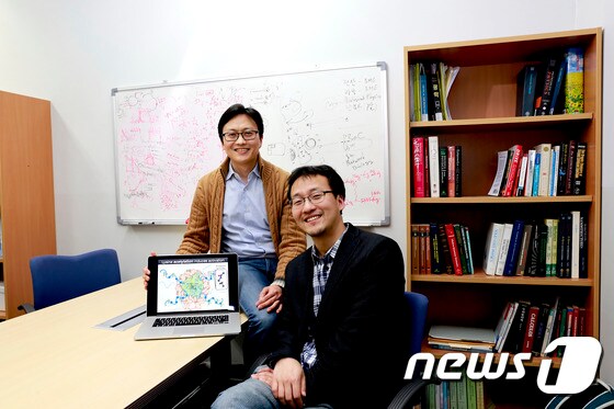 왼쪽부터 김하진 UNIST 교수와 유제중 미국 일리노이대 어바나 샴페인 캠퍼스 박사 후 연구원의 모습. © News1