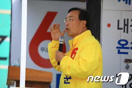 제20대 총선에 정읍고창 무소속 후보로 출마한 이강수 전 고창군수/뉴스1 DB © News1